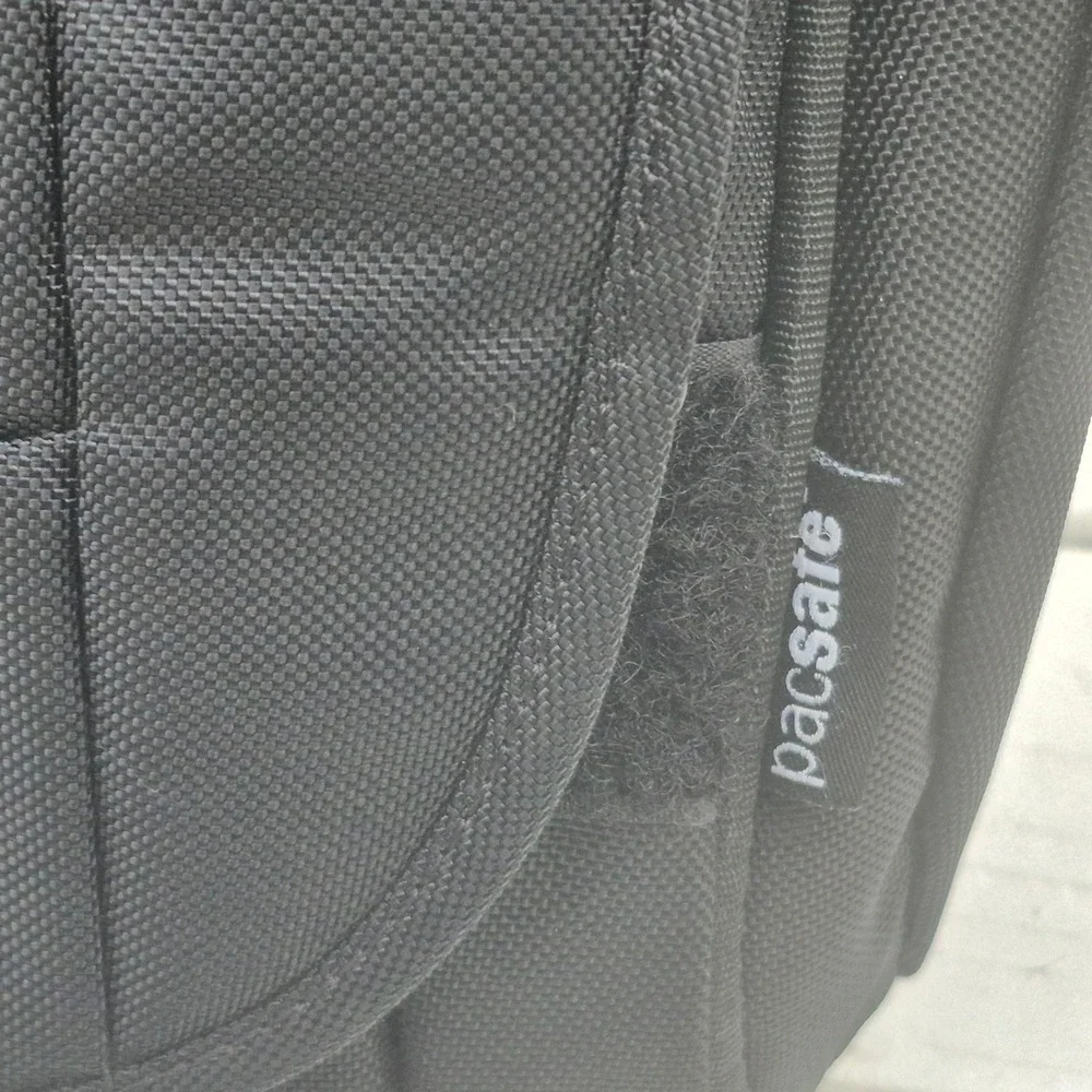 Pacsafe Anti-Theft Crossbody Messenger Bag Unisex Black Travel Security Bag